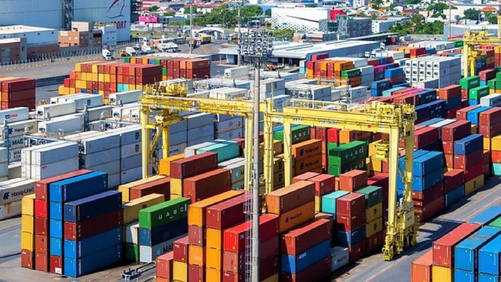 Exportações caem 17,5% e balança comercial encolhe para 2,99 biliões Kz